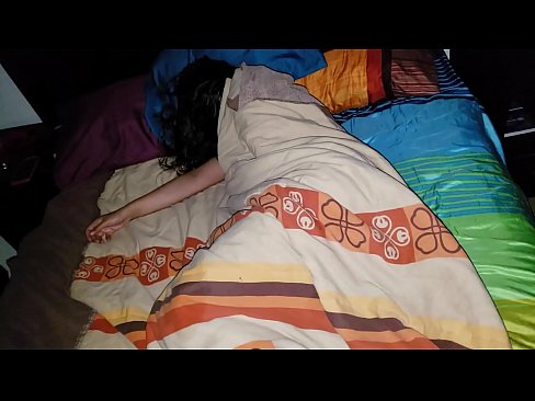 ❤️ Stiefson beréiert seng jonk Stéifmamm wärend hatt schléift. Porno op Porno lb.xxxomg.ru ﹏